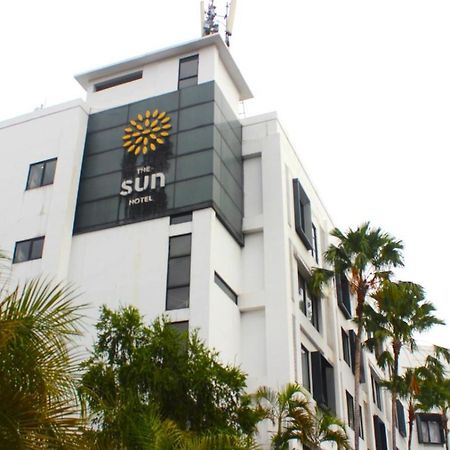 The Sun Hotel Sidoarjo Exterior foto